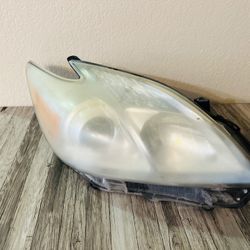 2010-2015 Toyota Prius Driver and Passenger Side Headlights