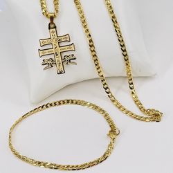 Cruz caravana cadena y pulsera chapada en oró 18k/Cross caravan chain and bracelet gold plated 18k