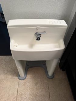Toddler Handwashing Station / Kids Sink