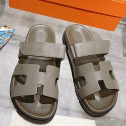 New H Slippers