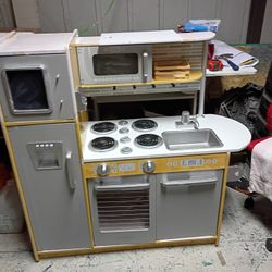 Kids Play Kitchen