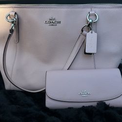 COACH Purse AVA!