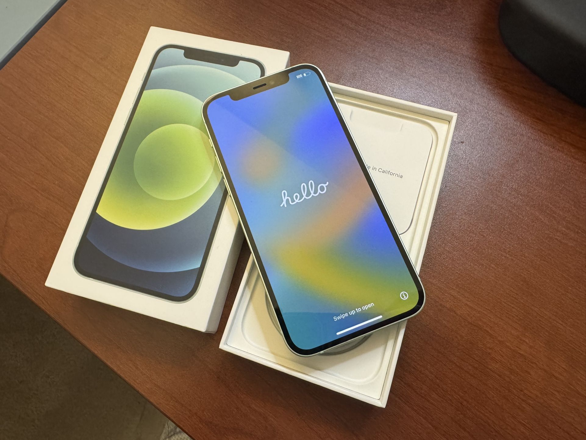 New iPhone 12 64GB Bundle - Unlocked, Green
