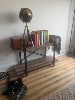 Standing shelf