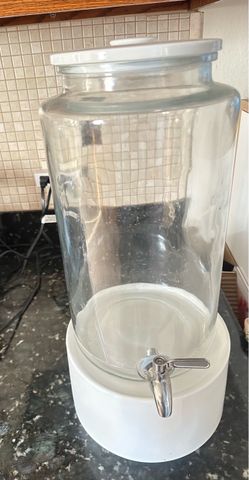 Glass Beverage Dispenser with Spigot