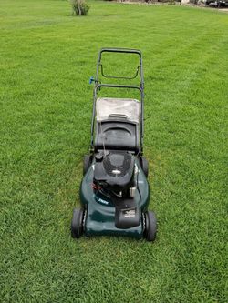 Lawnmower Craftsman Self-Propelled Briggs and Stratton Engine