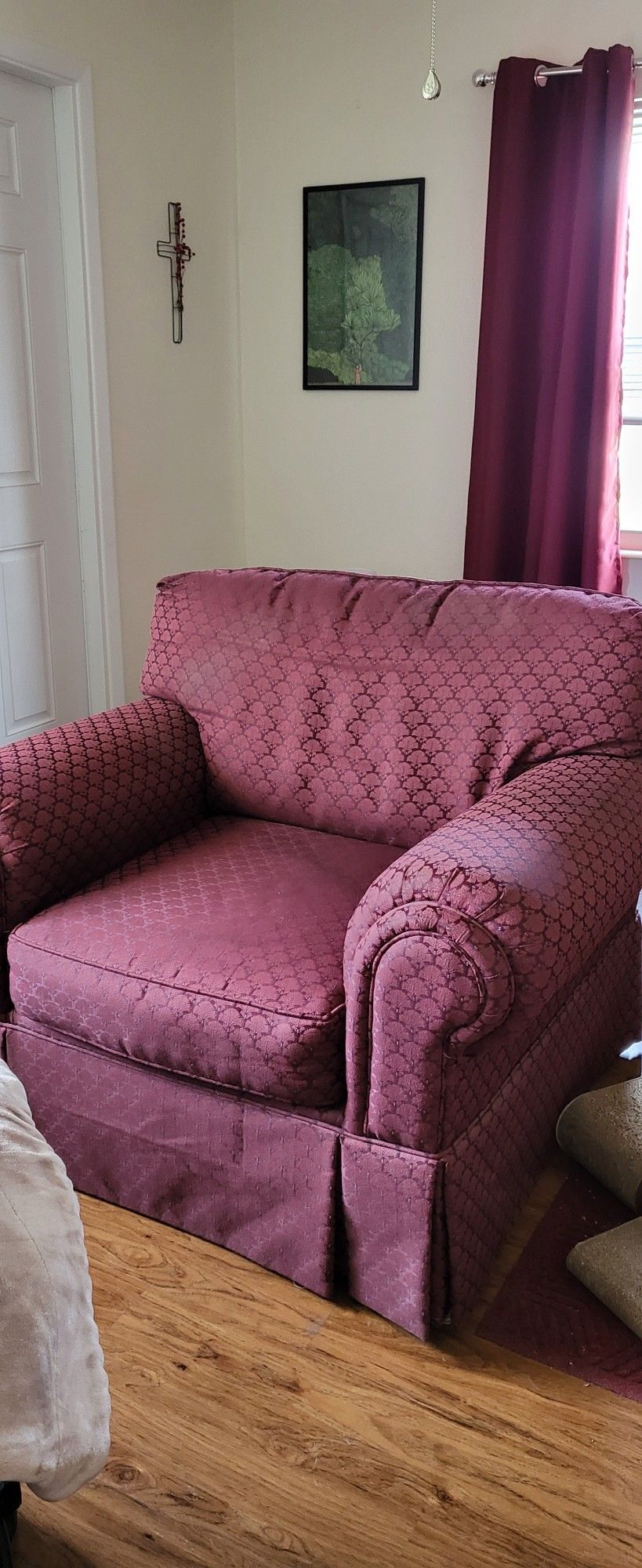 LARGE Beautiful Chair & Ottoman $35 OBO right Downtown Mount Dora