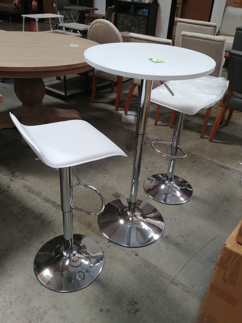 Two barstools+table. Brand new