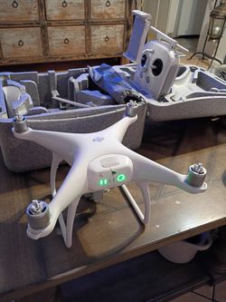 Dji Drone Phantom 4 $350 w two batteries