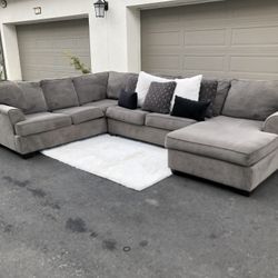 Huge Grey Sectional Couch From Ashley Furniture In Excellent Condition - FREE DELIVERY 🚛