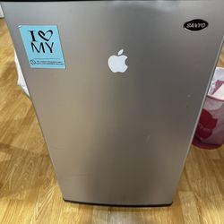 Sanyo Refrigerator for Sale! 