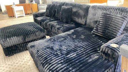 New Large Modular Sectional Couch with USB,  Cup Holders, and Ottoman! Free Delivery 🚚!