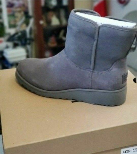 Brand New UGG Kristin Women Boot Size