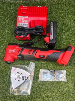 Milwaukee Multi-Tool W/ (1) 1.5AH  Battery and Charger