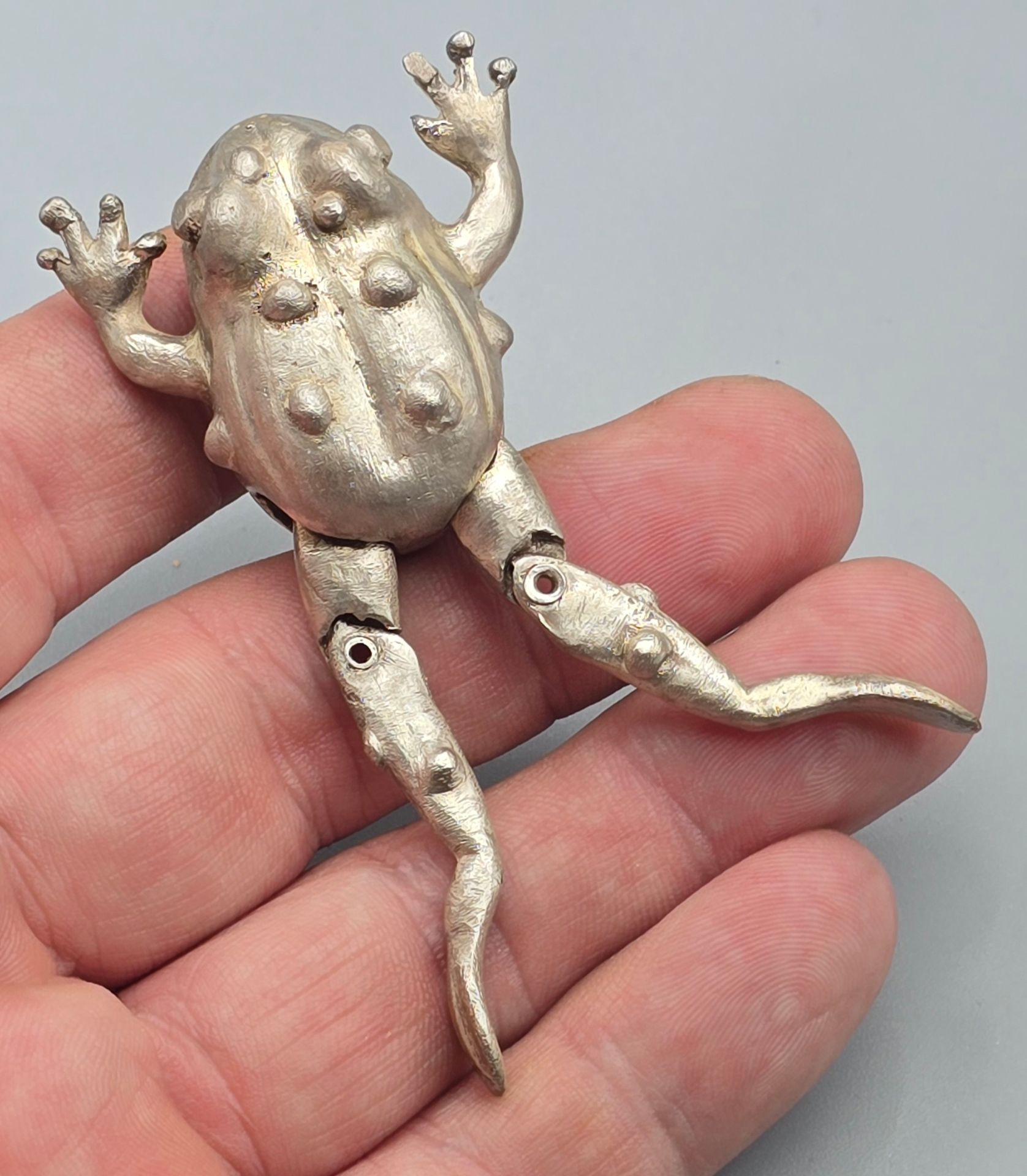 Artist made .925 sterling Silver frog ๐ธ pin brooch