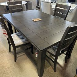 Dining Room Warehouse Sale — Kitchen Table & Chairs / Comedor Con Sillas