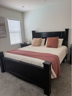 King Bedroom Set – Headboard, Footboard, Rails, Dresser & 2 Nightstands