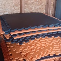 40+ MATS (ORANGE/BLACK) 2X2X.5