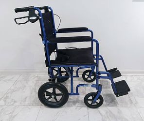 Transport Chair with Handbrakes