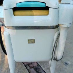 Very Nice 1920’s Maytag E2LPS Washing Machine