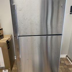 Refrigerator 