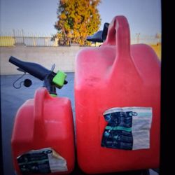 GAS ⛽ (2)  5 Gallonz ( 1)  1 Gallon 