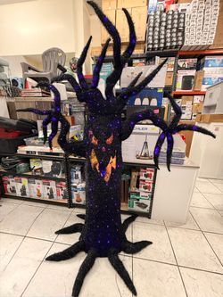 HAUNTED LIVING - SPOOKY HALLOWEEN TREE7 Feet LED Lighted tree-Porch decoration
