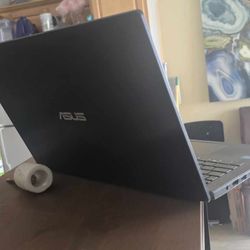 ASUS VIVOBOOK BARELY USED