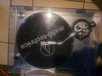 Audio-Technica Turntable with Dust Cover