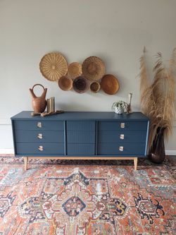*Vintage* Mid Century Modern Dresser/Tv Stand/ Credenza/Buffet 