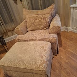 Sofa &2 Chairs W/ Ottomans
