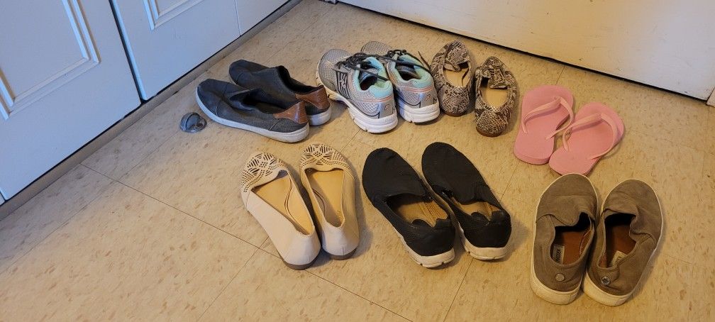 Sz 8 Women Flats/Sneakers
