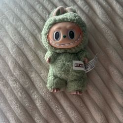 green labubu