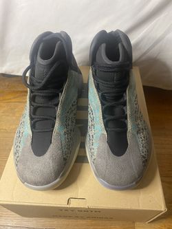 Adidas Yeezy QNTM “Teal Blue” Size 9 for Sale in Montgomery, NY