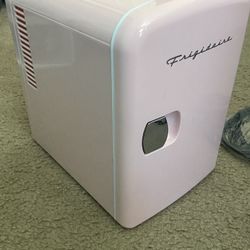 Small Mini Fridge 
