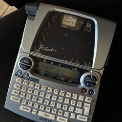 Brother P- Touch Model Pt 1880 Electronic Label Maker