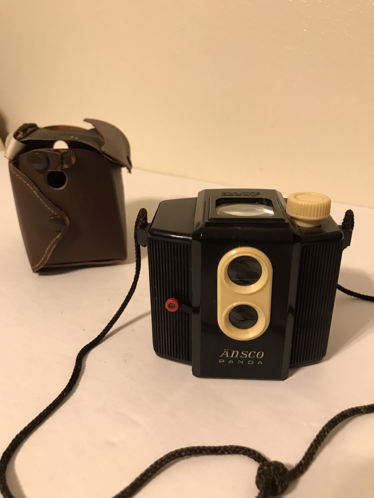 1940’s Ansco Panda 620 Roll Film Camera w/ it’s Original Case in Used Condition