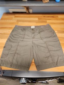 St. John’s Bay Women’s Cargo Bermuda Shorts – Size 12P