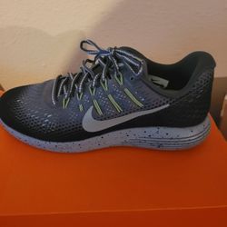 Women s Nike Lunarglide 8 Shield for Sale in San Antonio TX OfferUp