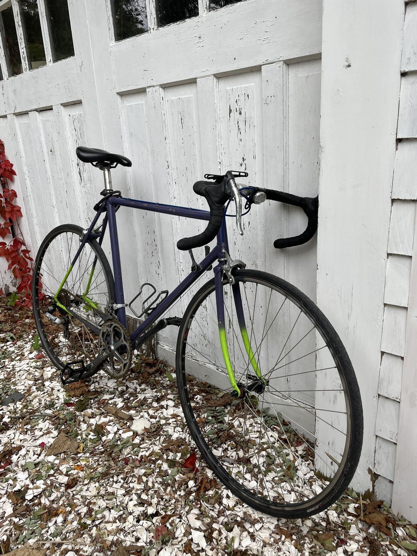 Road Bike – Lightweight & Smooth Ride