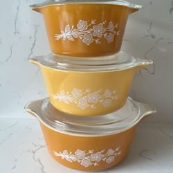 Vintage Pyrex Butterfly Gold Set Of 3 With Lids! 