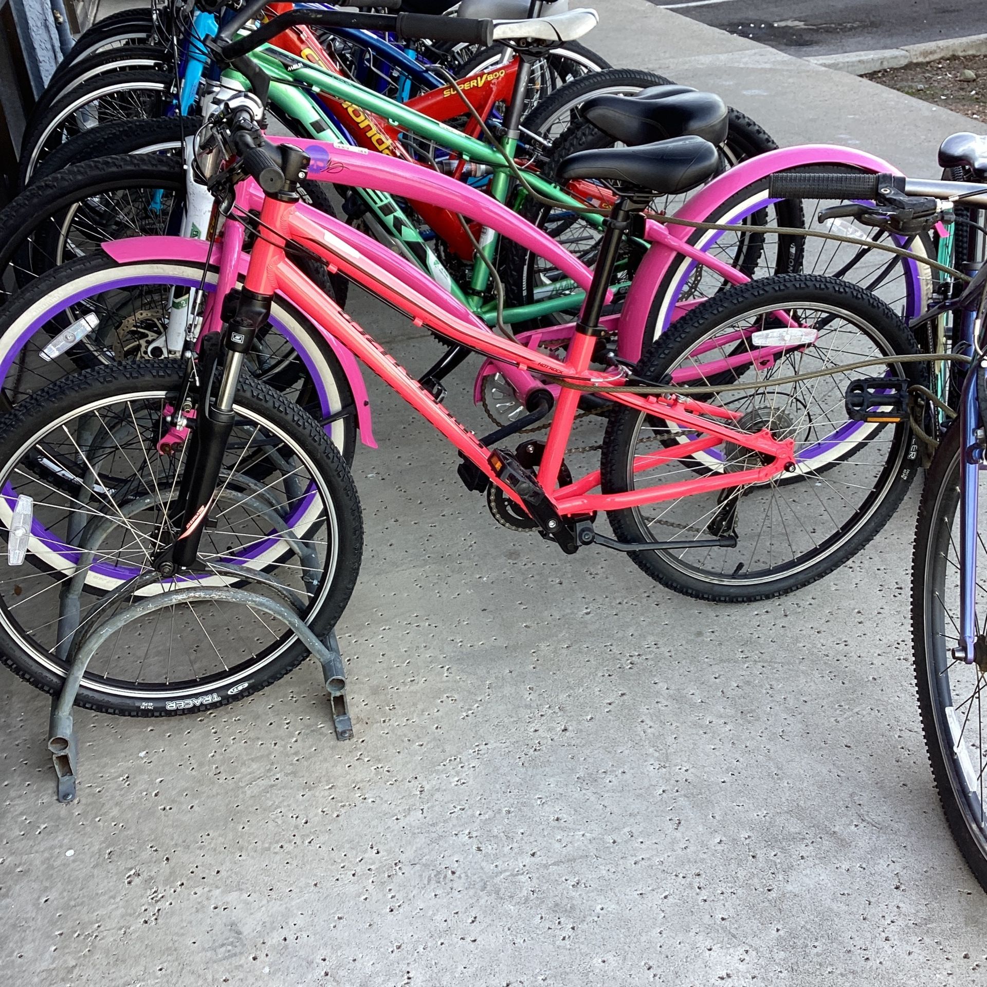Specialized Girls Mountain Bike 7 Speed 24’ Wheels
