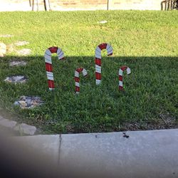 SET OF 4 YARD CANDY CANE CHRISTMAS DECORATIONS FOR SALE!!!
