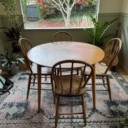 Table Chairs & Rug