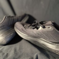 Mens Adidas Size 7.5
