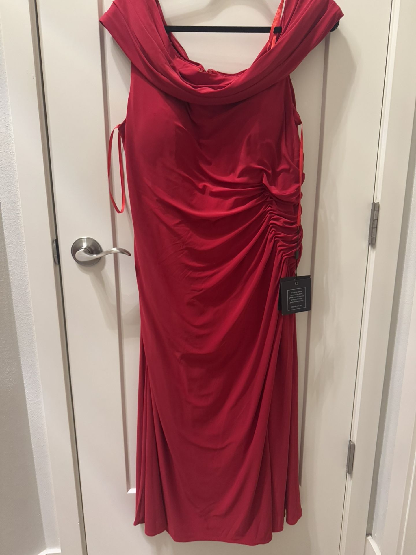 New Leena By MacDuggal Dress Size 14
