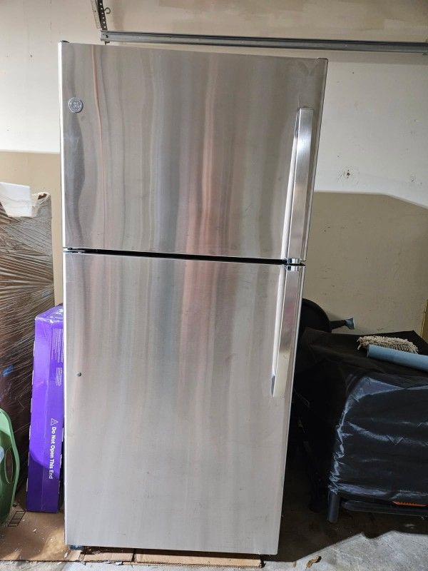 Top Freezer Refrigerator 
