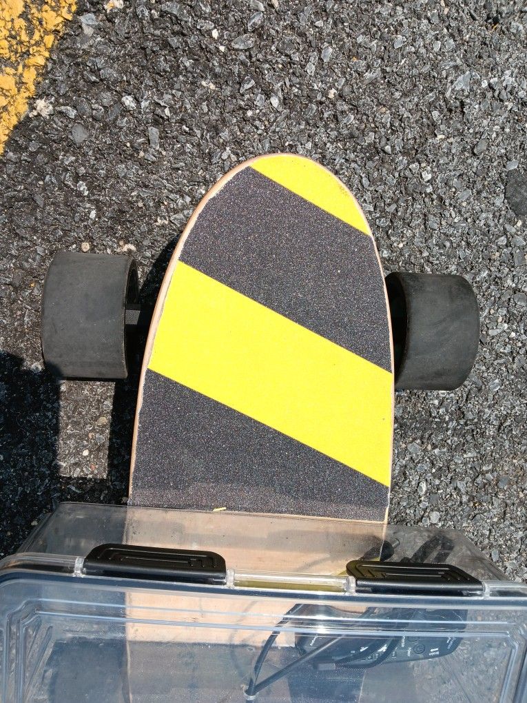 Skatebolt Breeze 2 Reconditioned 28mph 20miles Range 220lbs