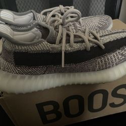 YEEZY V2 CINDER