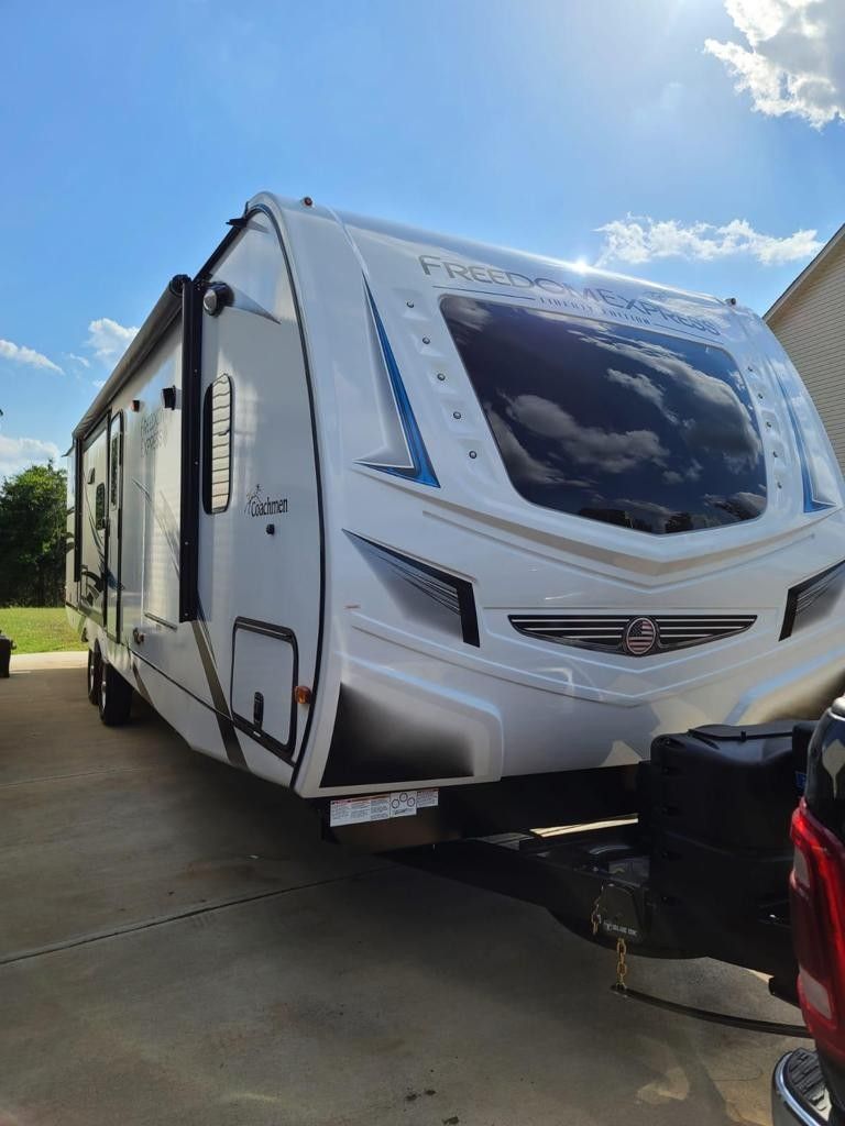 2021 Coachman by forest river 320bhle